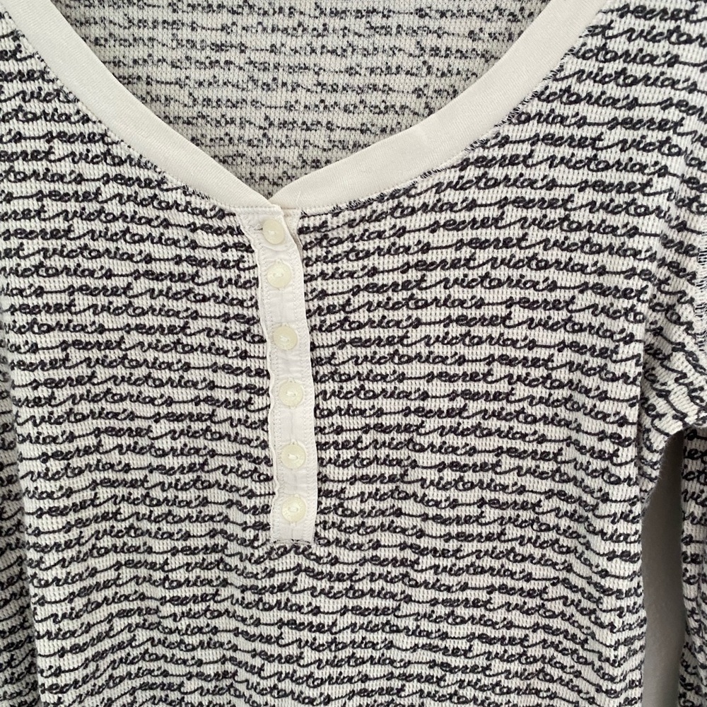 Women’s Victoria’s Secret White Cursive Logo Pattern Thermal Pajama Set Size S - Picture 4 of 11